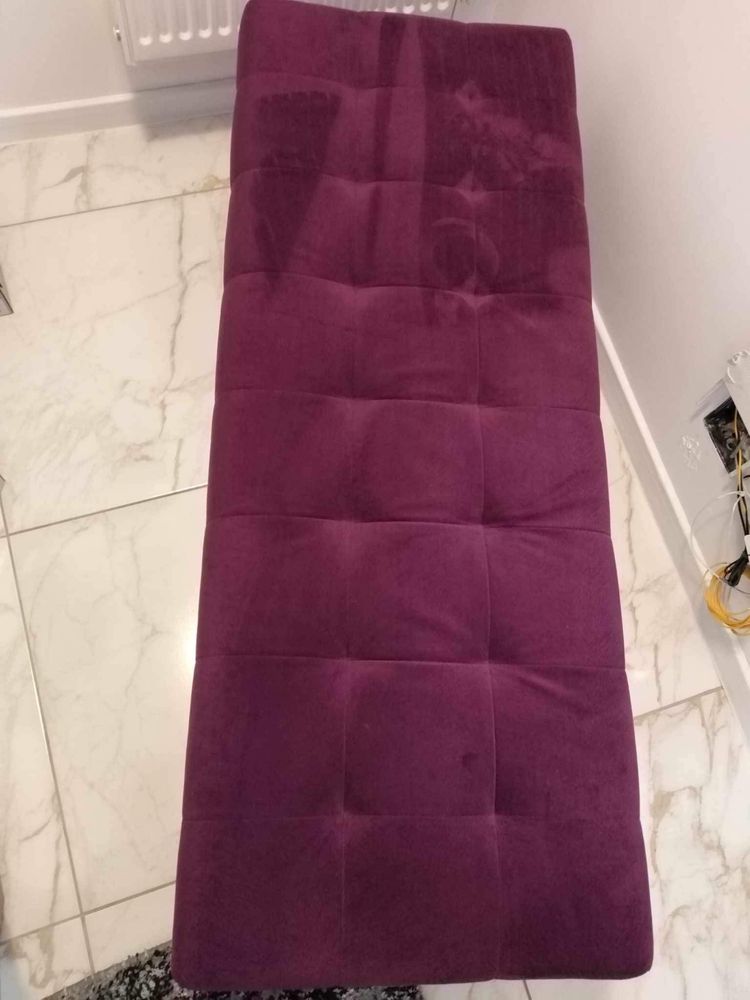 Comoda tapitata cu lada de depozitare in stare perfecta