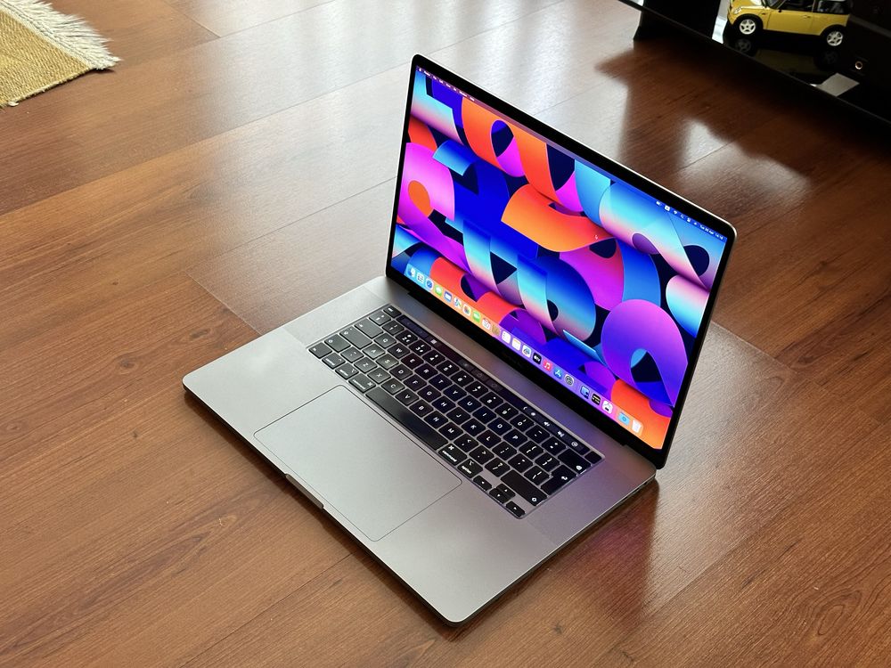 Като Нов *32GB Ram*16’Macbook Pro 16’ 2019/i7-9850H/1TB SSD/5300M