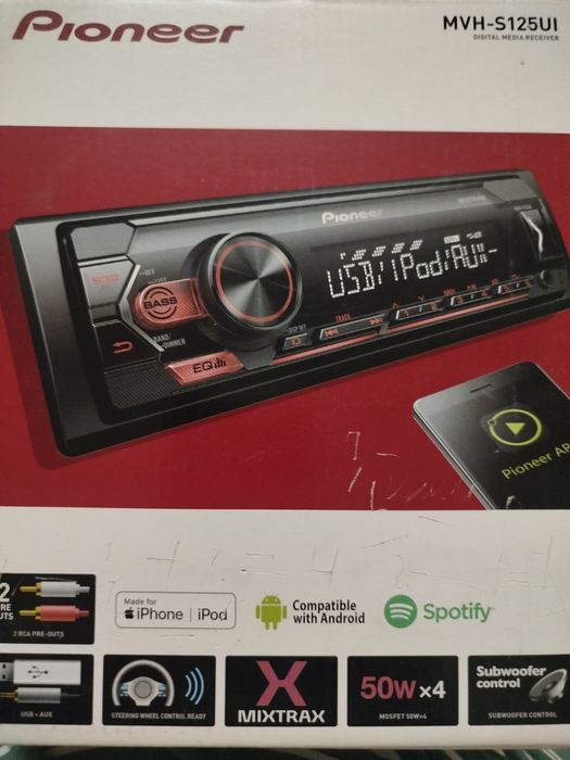 Автомобильный проигрыватель. Pioneer. Автомагнитола.