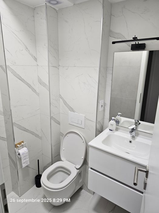 Apartament  3 camere de închiriat