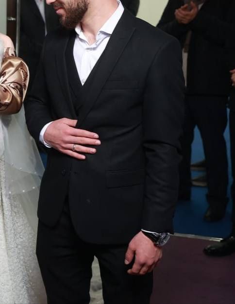 Смокинг (брюки, пиджак, жакет) в бонус рубашка хорошая