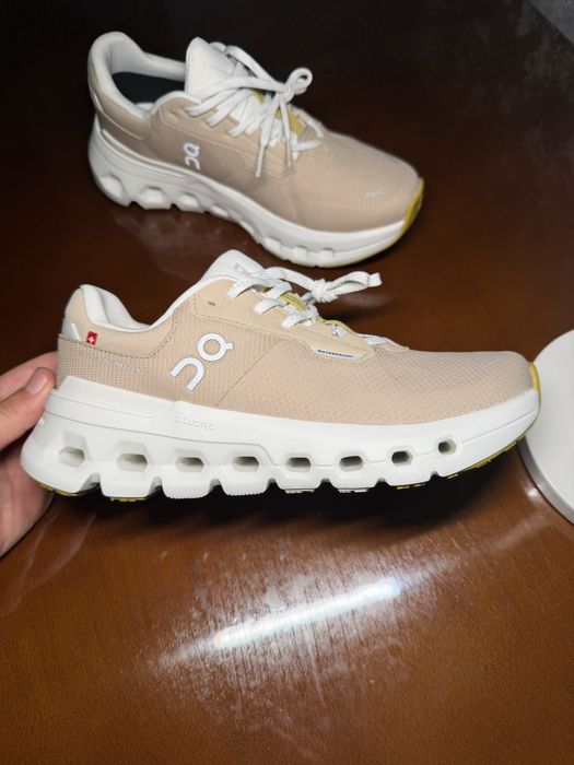 On Cloudrunner Waterproof (37 размер новые, купленые в Англии, женские