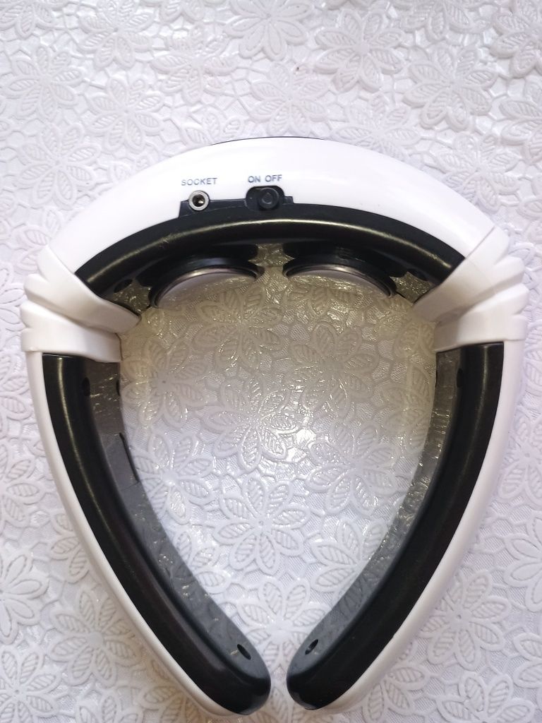 Aparat de făcut masaj la gât