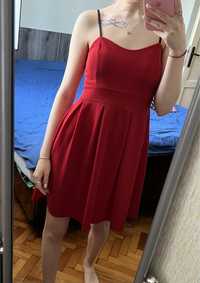 Червена рокля