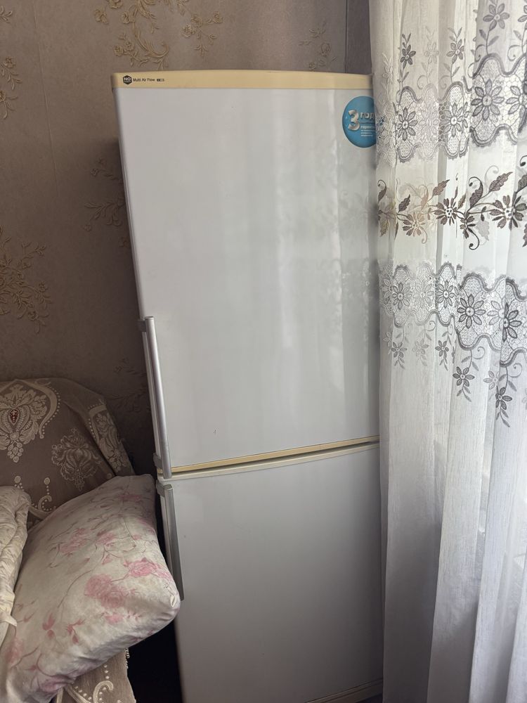 Холодильник LG двухкамерный — рабочий