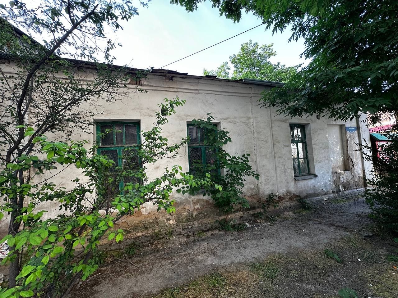 Мирзо-улугбек   улица Никитина и Дагестанская  Угловой участок 4.4 сот