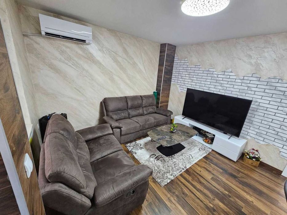 Продава се Тристаен апартамент в Пловдив, Христо Смирненски - 85 кв.м за 1883 €/кв.м - Снимка #1