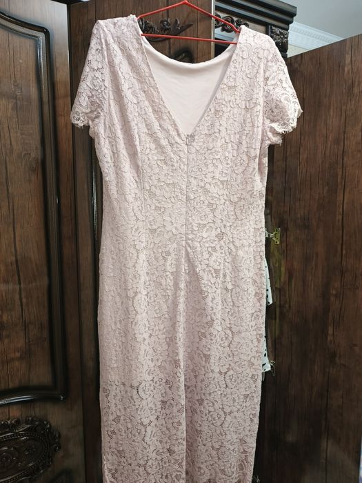 Вечернее кружевное платье