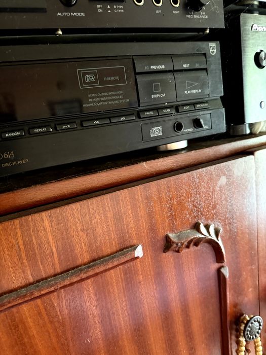 Vând ampliicator Grundig și 2 cd playere Philips