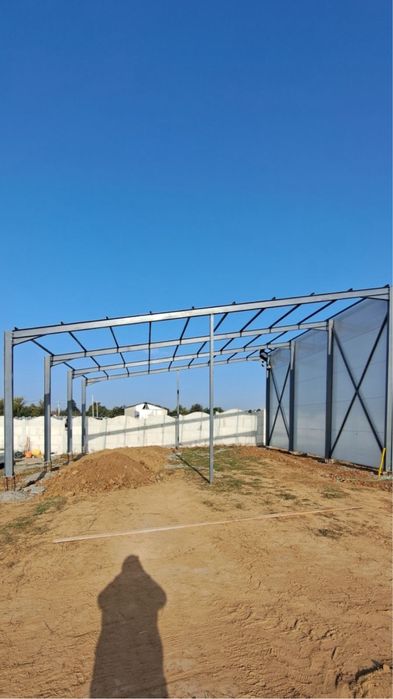 Vând structura metalica