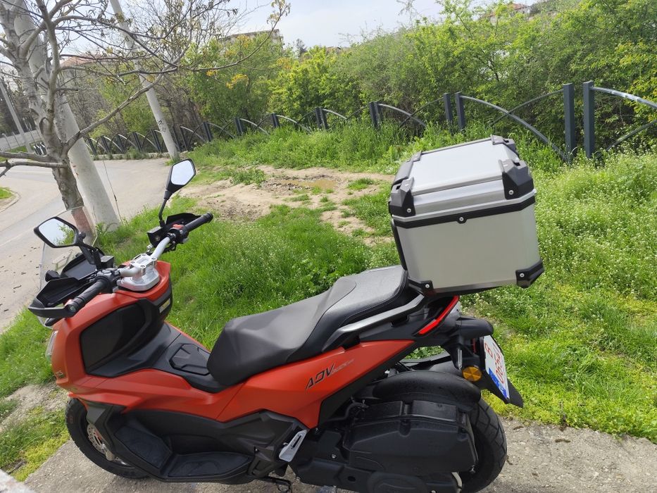 Vând urgent!!Scuter linhai adv 125 cm  garanție 1 an și 9 luni