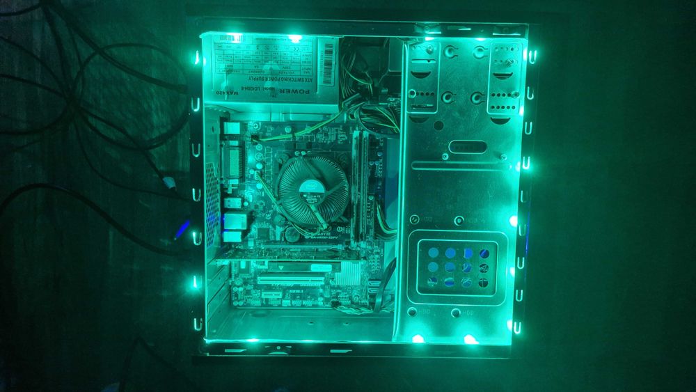 Vand PC Gaming i5 Quad/Green/8GB/1TB/AMD R5 240/WiFi/W11 la 300lei