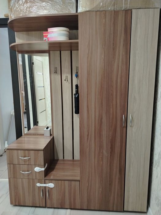 Продам шкаф в прихожую комнату