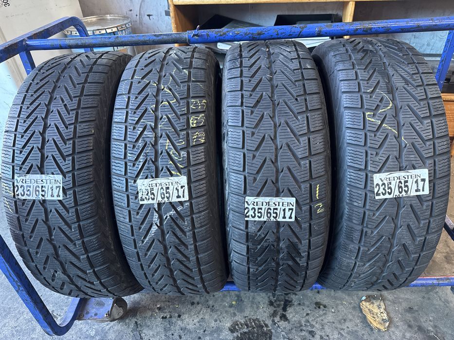 235/65/17 Vredestein M+S