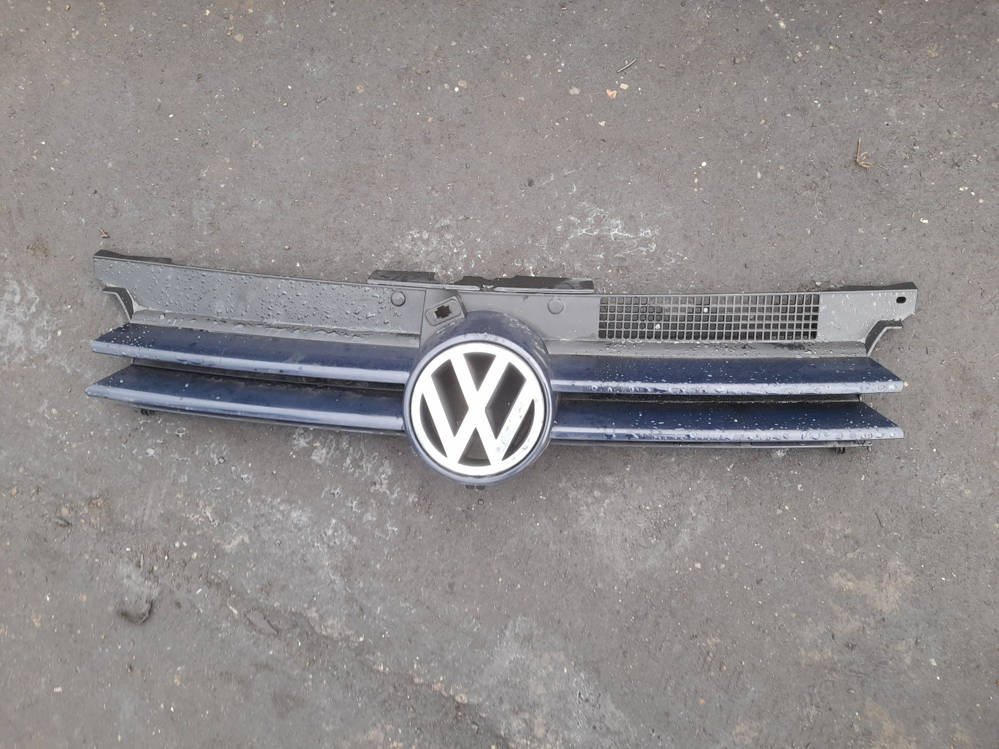 Grila bara fata Vw Golf 4 scurt/hatchback