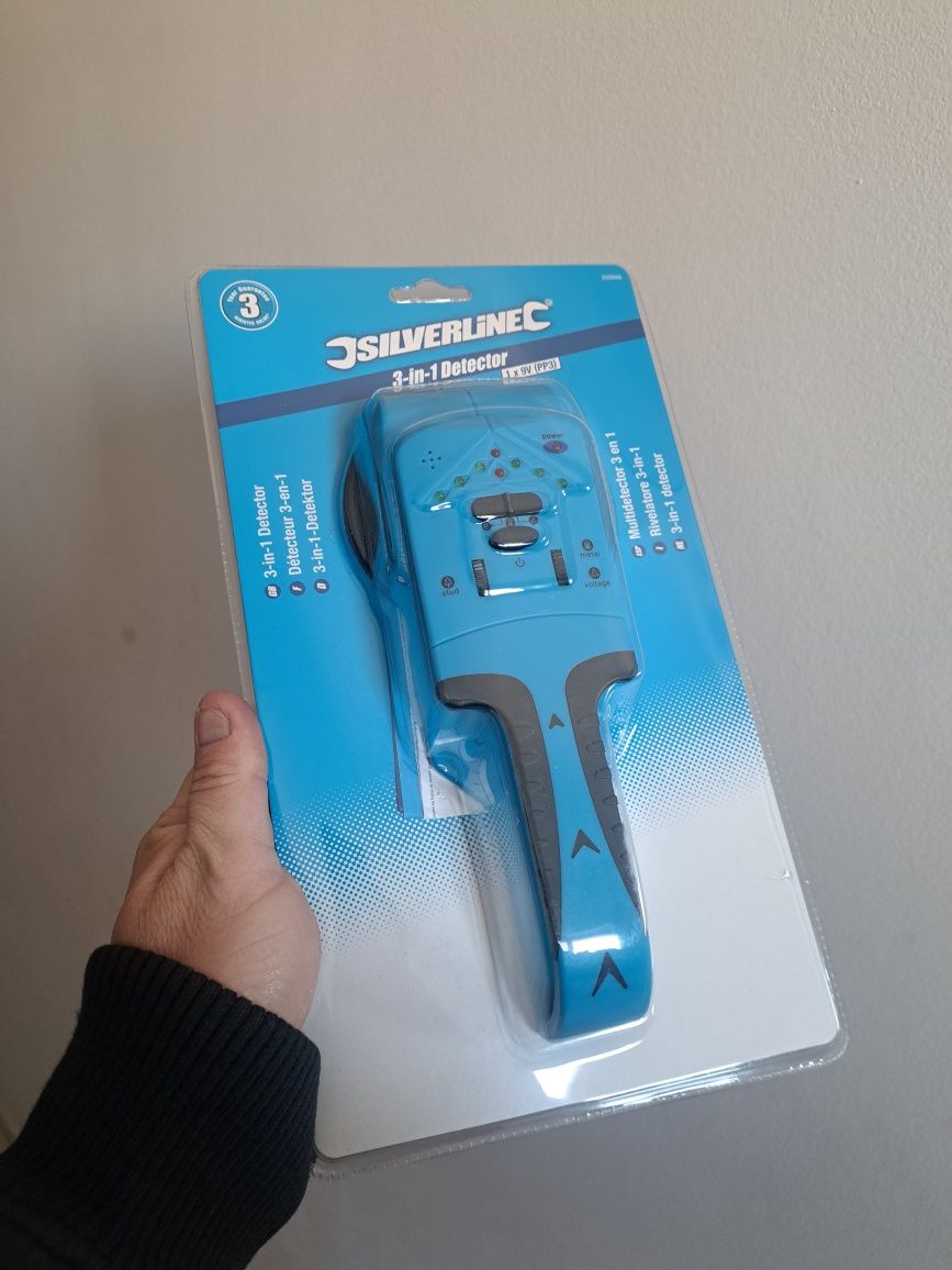 Detector metal cablu lemn