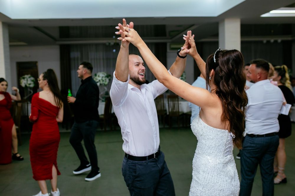 Vand rochie de mireasă