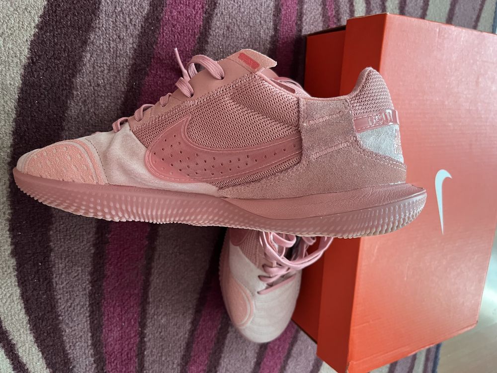 Nike маратонки.