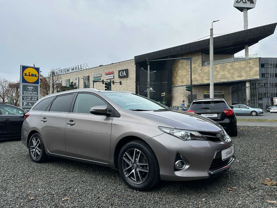 Toyota Auris 1.8L VVT-i Hybrid 2015 131.000 Km
