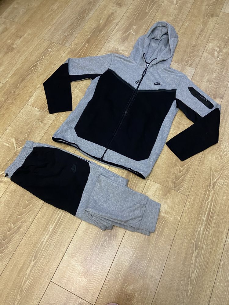 Trening Tech Fleece Nike marimea S,M,L,XL,XXL