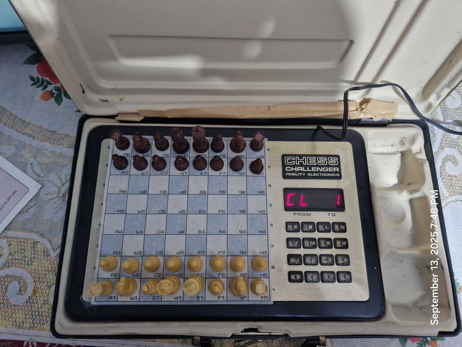 Robot de Șah Vintage - Voice Chess Challenger (Model UCC)