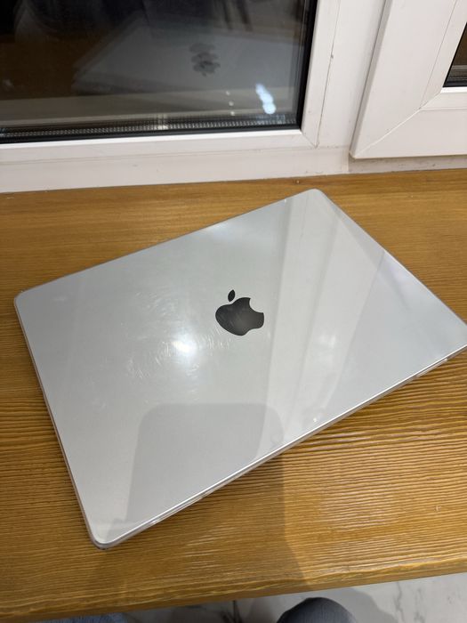 Apple MacBook Pro 14, 2023,14.2" / 18 Гб / SSD 512 Гб / macOS / MRX63