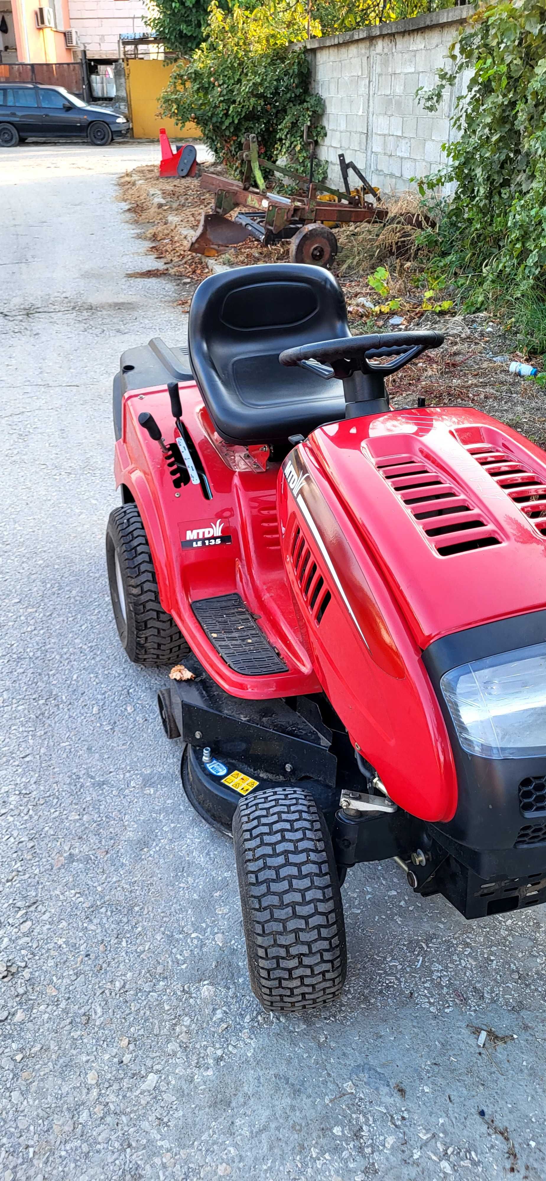 Продавам тракторна косачка MTD LE 135