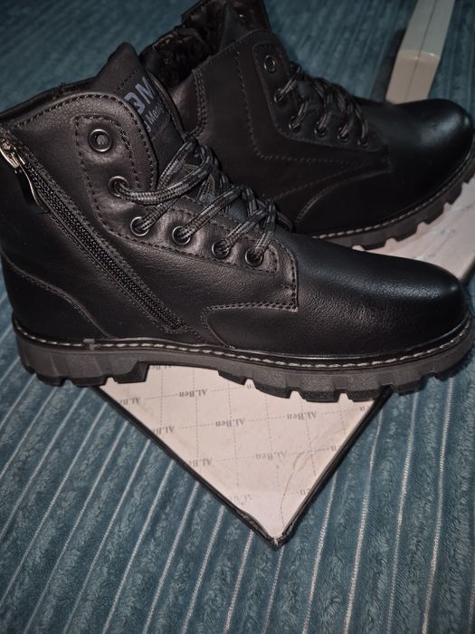 Продам ботинки мужские новые