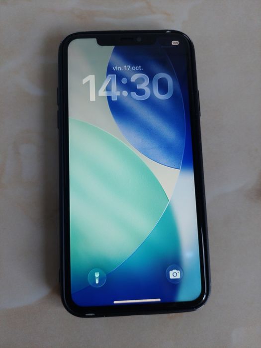 Vând iPhone 11 Pro Max Neverlocked [cu soft iOS 26] și [două probleme]