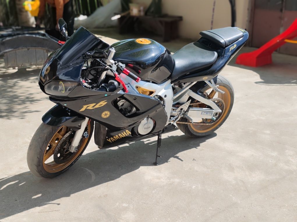 Motocicleta Yamaha R6