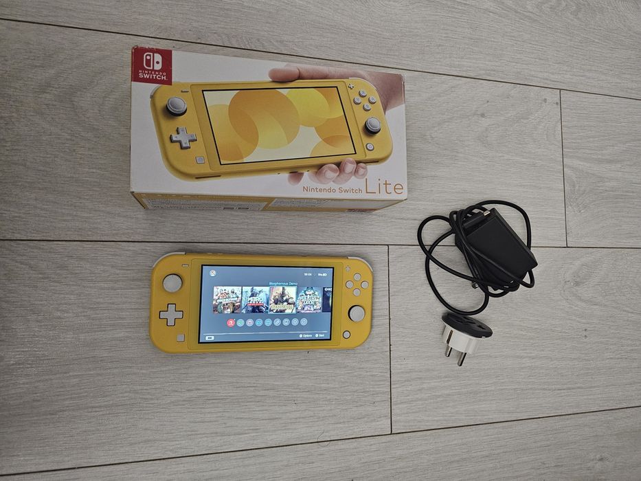 Продам Nintendo switch lite желтый