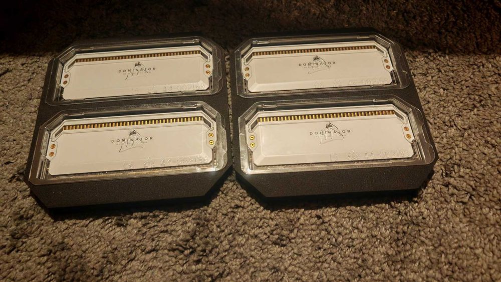 Рам памет Corsair Dominator White RGB 4x8GB 32GB DDR4 3600Mhz