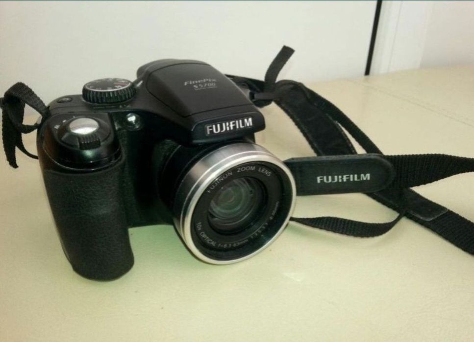 camera foto Fujifilm 5700 funcțională, stare buna

Vand Fujifilm Finep