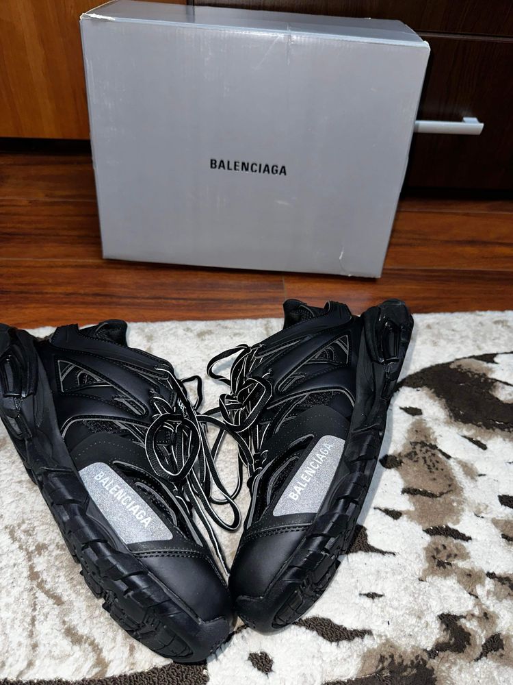 Balenciaga trainers track