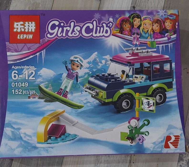 Girls Club - Masina de teren a statiunii de iarna