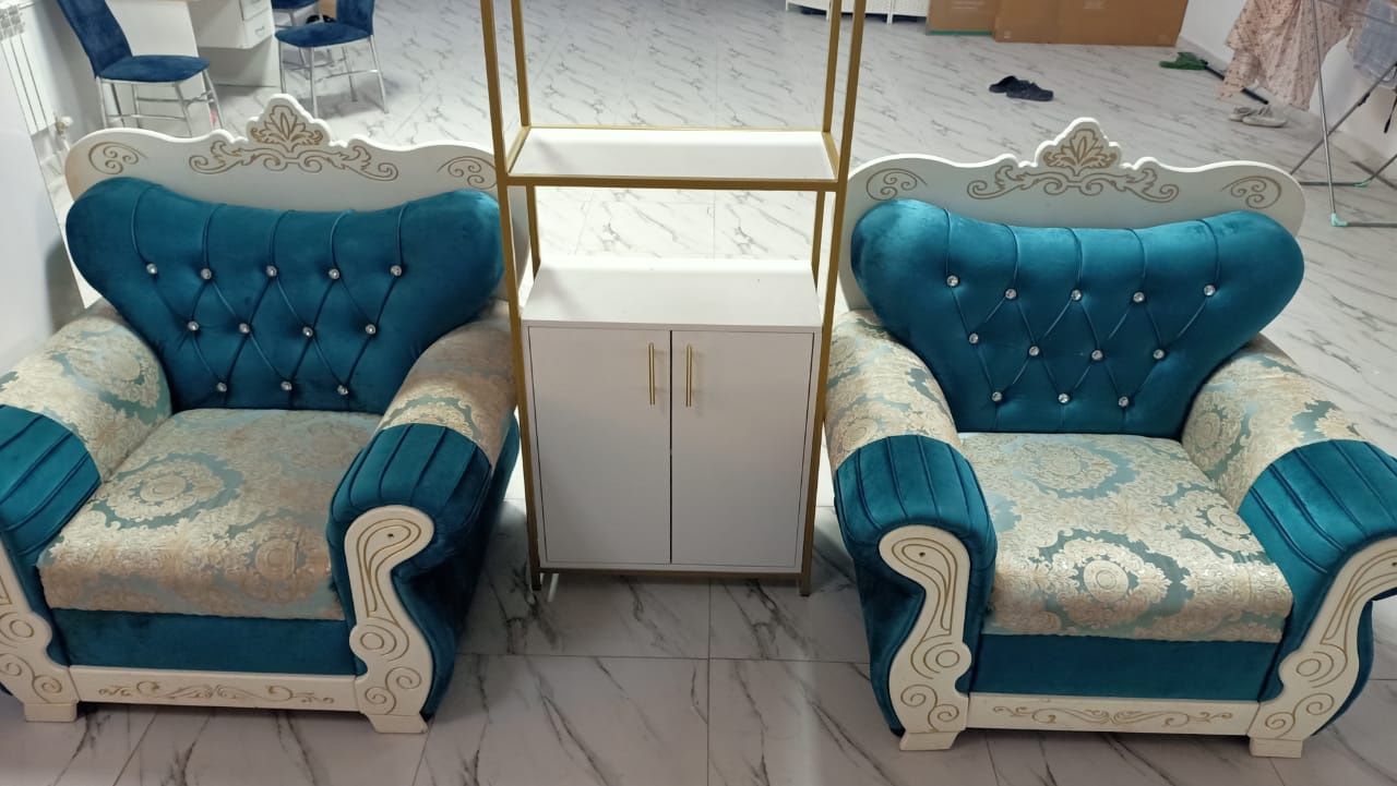 Диван, два кресла и кровать