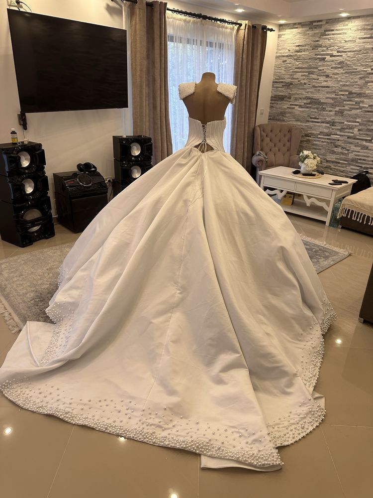 Rochie de mireasa cu corset ajustabil