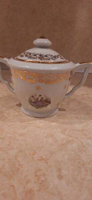 Супник Красива захарница, бонбониера, сосиера