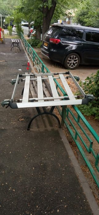 Срочно продается багажник с рейлингом