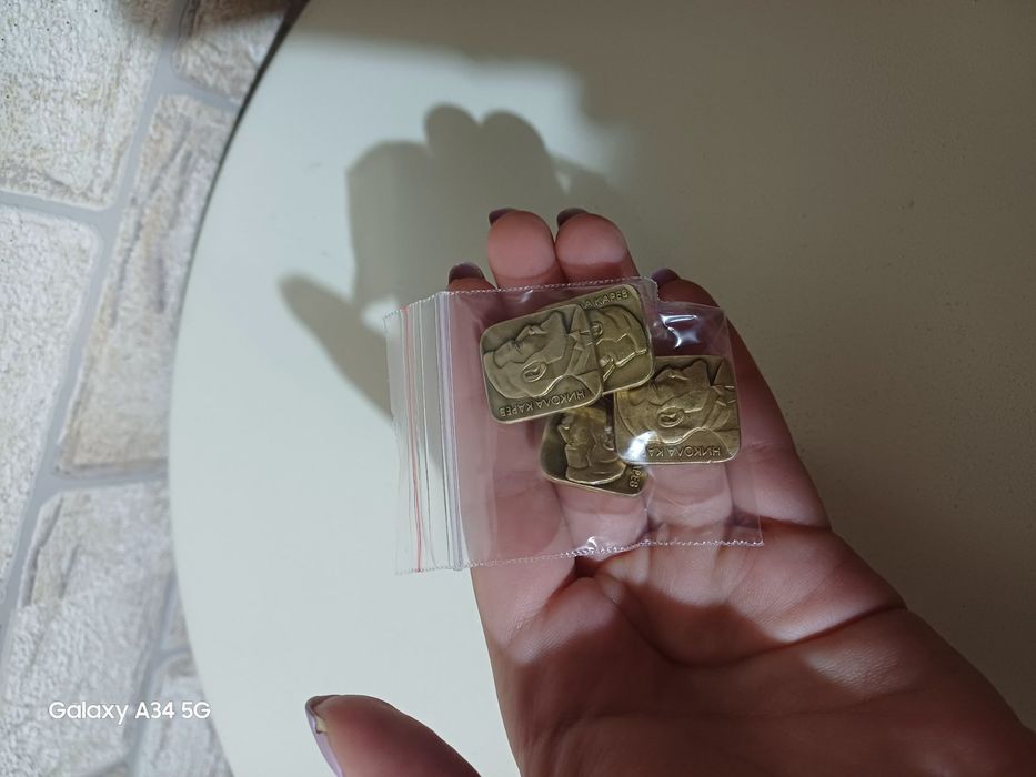 Значки различни по 3лв за брой