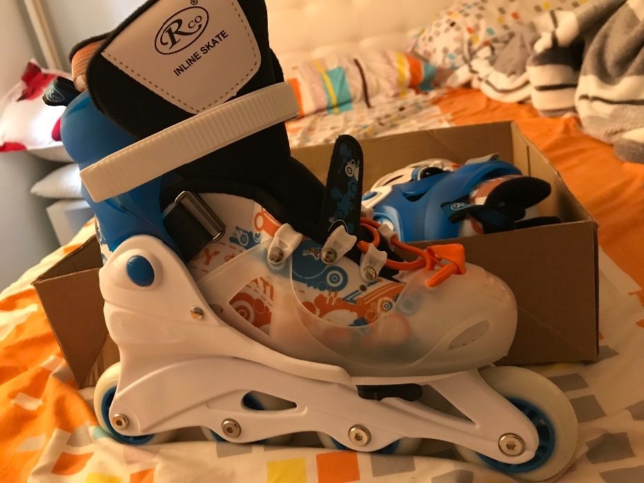 Vând role reglabile mărimea 33-36