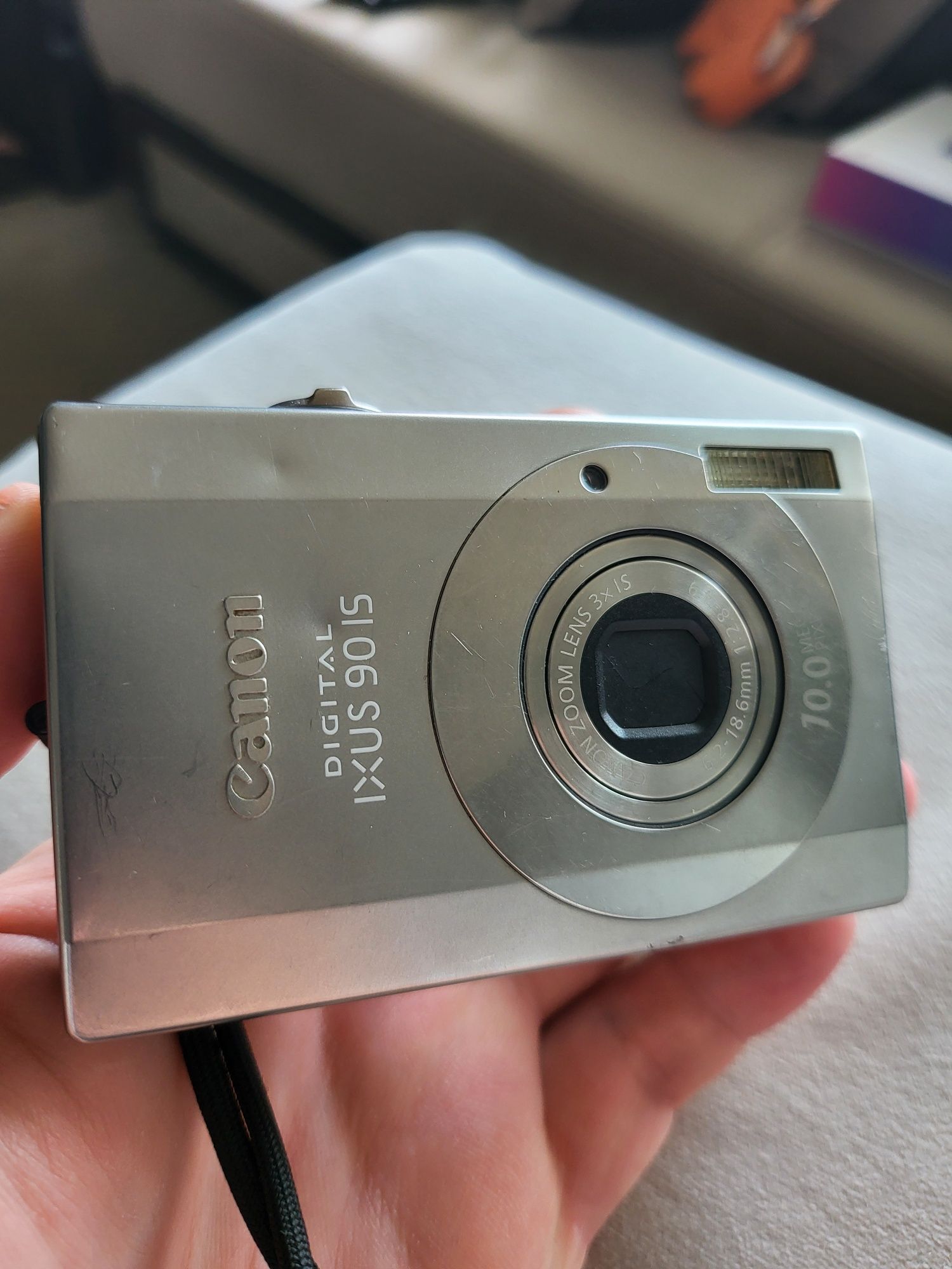 Canon Ixus 90 is