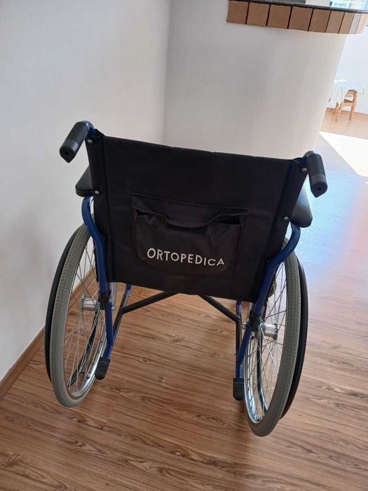 carut pliabil pentru persoane cu disabilitati