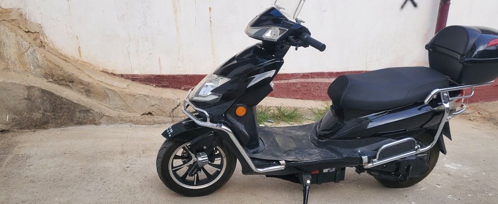 Скутер срочна сотилади