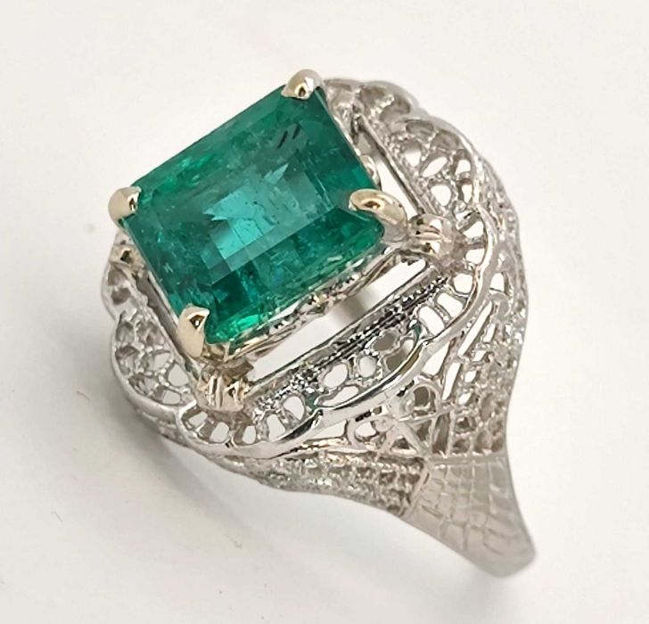 Inel platina cu Smarald Columbian 3,7ct evaluat la $39,925