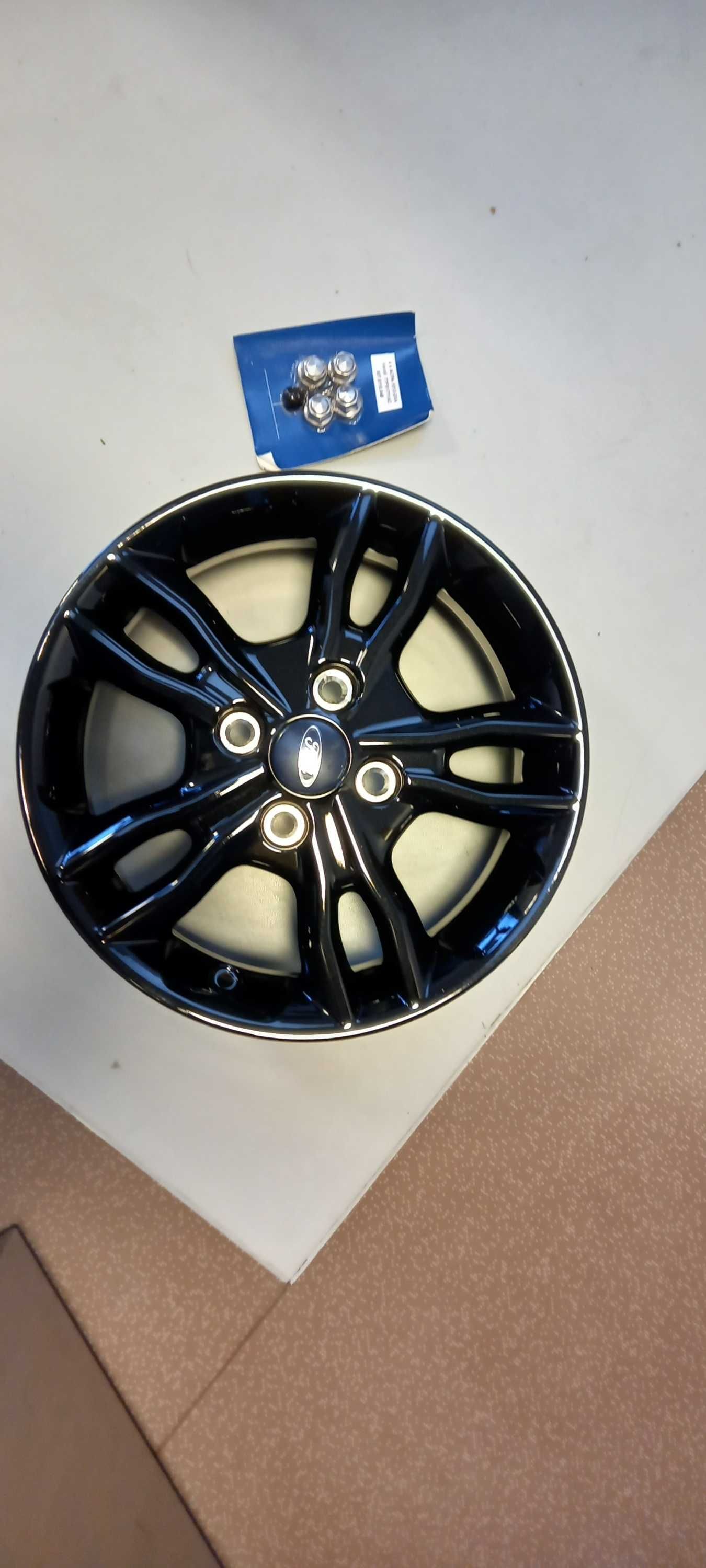 Vand o janta noua Ford Fiesta 15''