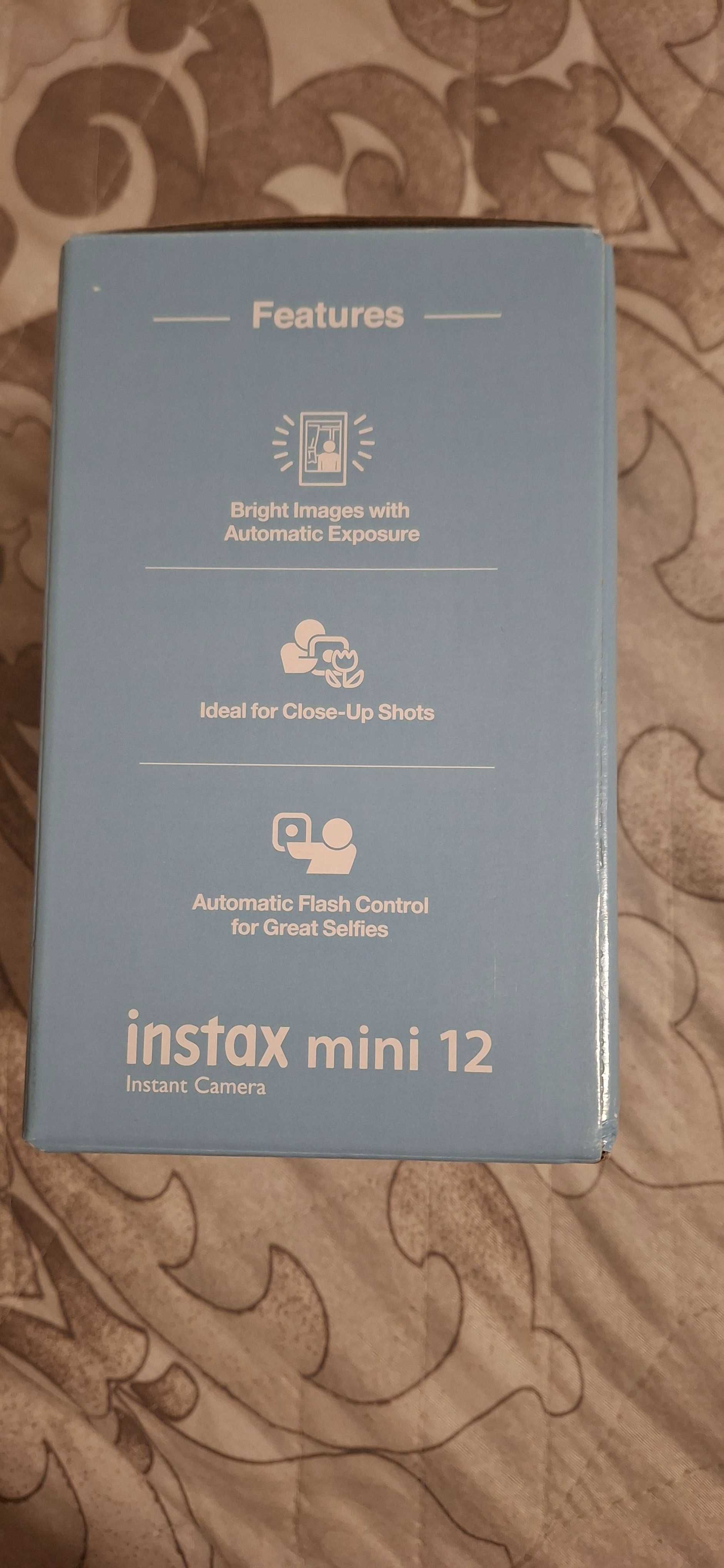 Instax mini 12,апарат за моментални снимки.