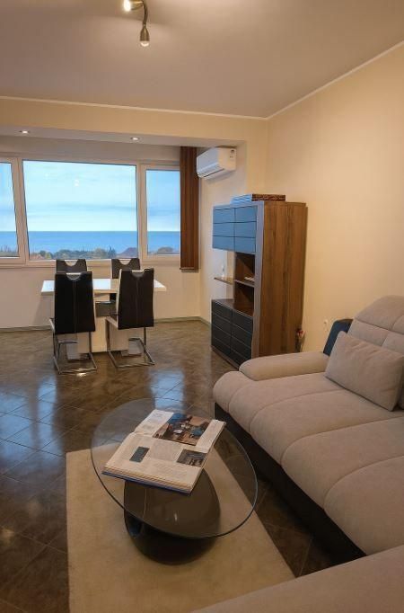 Тристаен апартамент в района на Чайка!