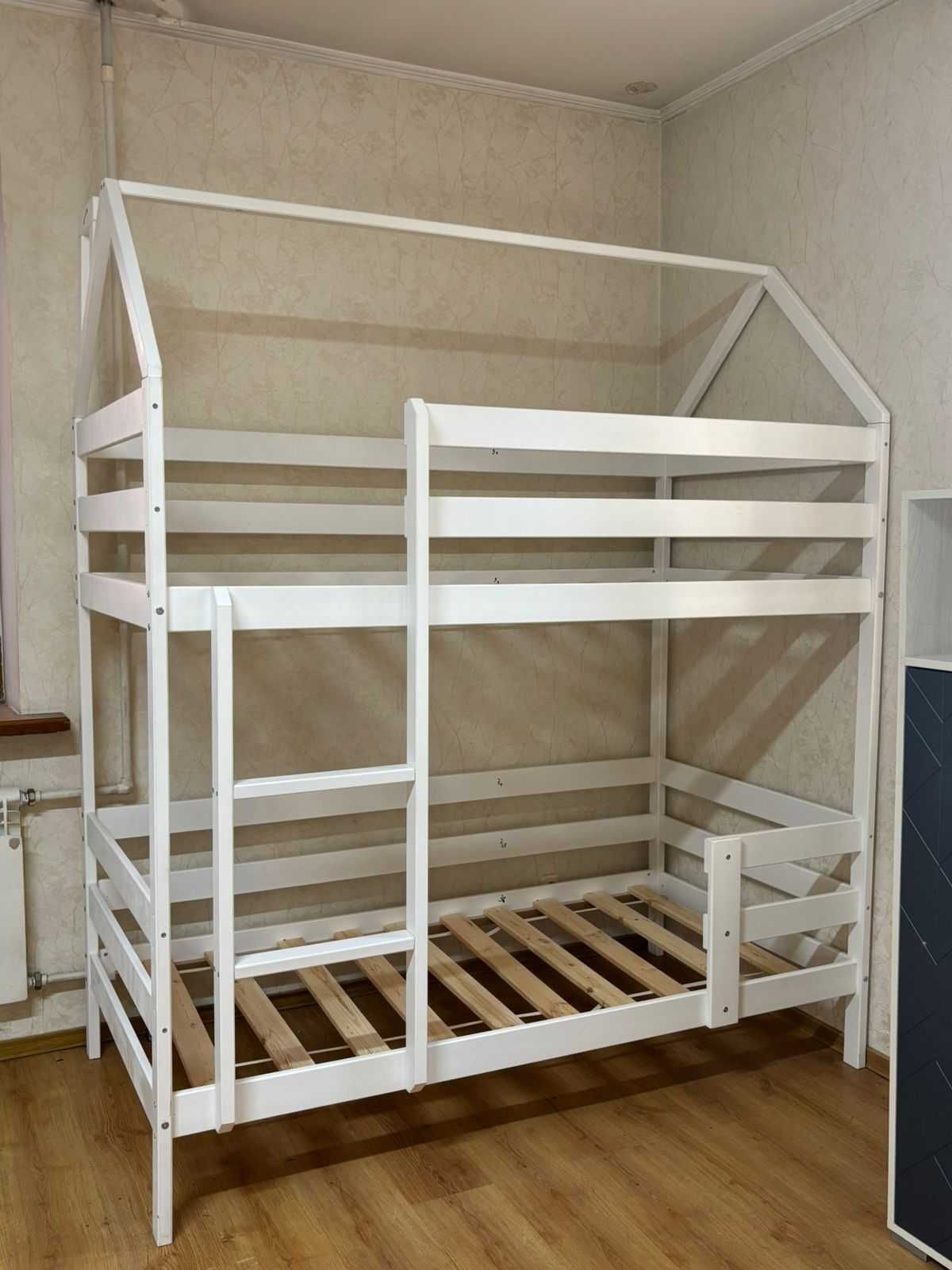 Детские кровати из массива и ЛДСП, компьютерные столы, детские матрасы