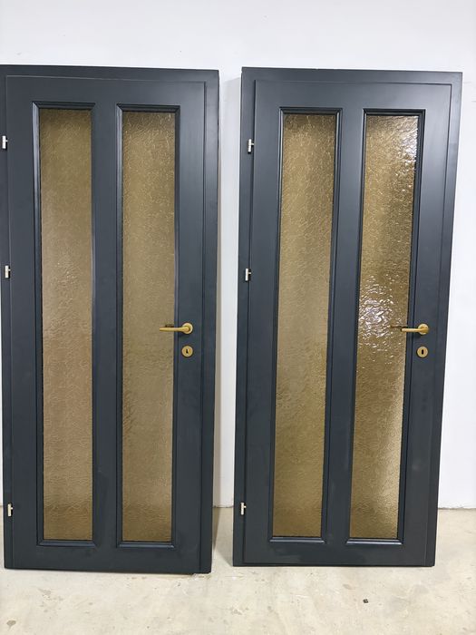 Usi din lemn strtificat